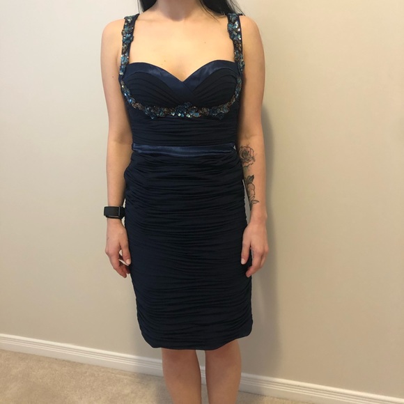 Beautiful dress - Picture 2 of 6